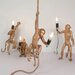 Pendul Monkey Gold, 1 surse de iluminare